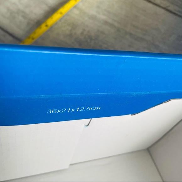 Vince Camuto Shoe Box Empty For your Gift Wrap - Picture 8 of 13